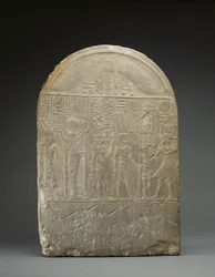 Miehen arkkunaamio, jossa pigmenttisilmien jälkiä lasilla ja obsidiaanilla upotetuista